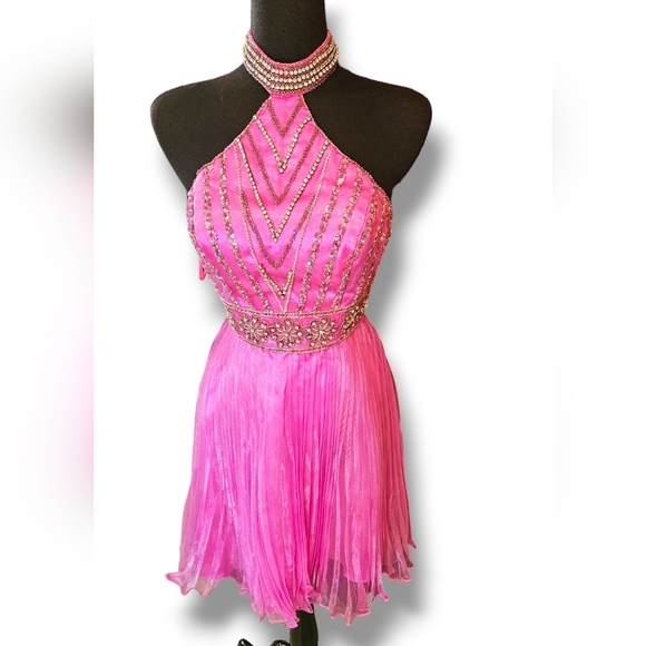 Womens pleated halter dress - Picture 5 of 11